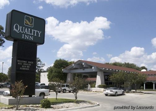 Days Inn By Wyndham Uvalde Bagian luar foto