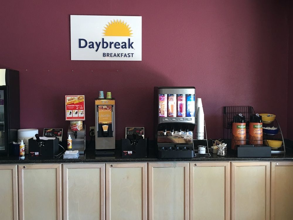 Days Inn By Wyndham Uvalde Bagian luar foto