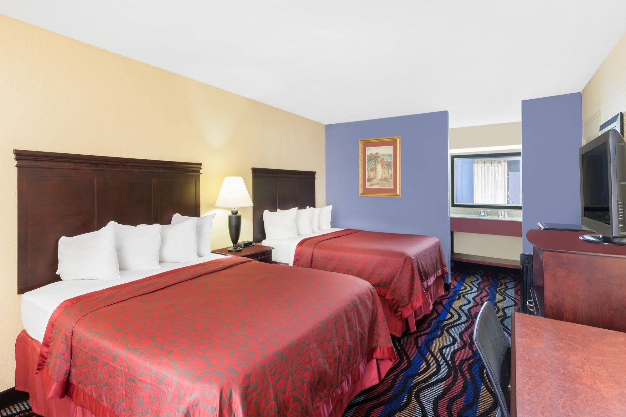 Days Inn By Wyndham Uvalde Bagian luar foto