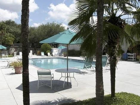 Days Inn By Wyndham Uvalde Bagian luar foto